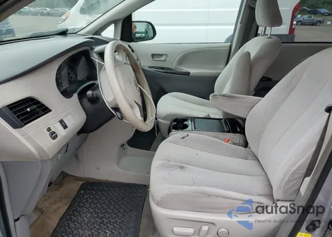 2012 Toyota Sienna Le z USA, uszkodzony, nr VIN 5TDKK3DC7CS248949